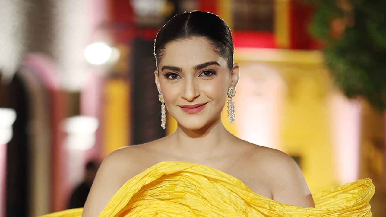 Sonam Kapoor Biography: Life Story, Career, Family, Movies & Achievements