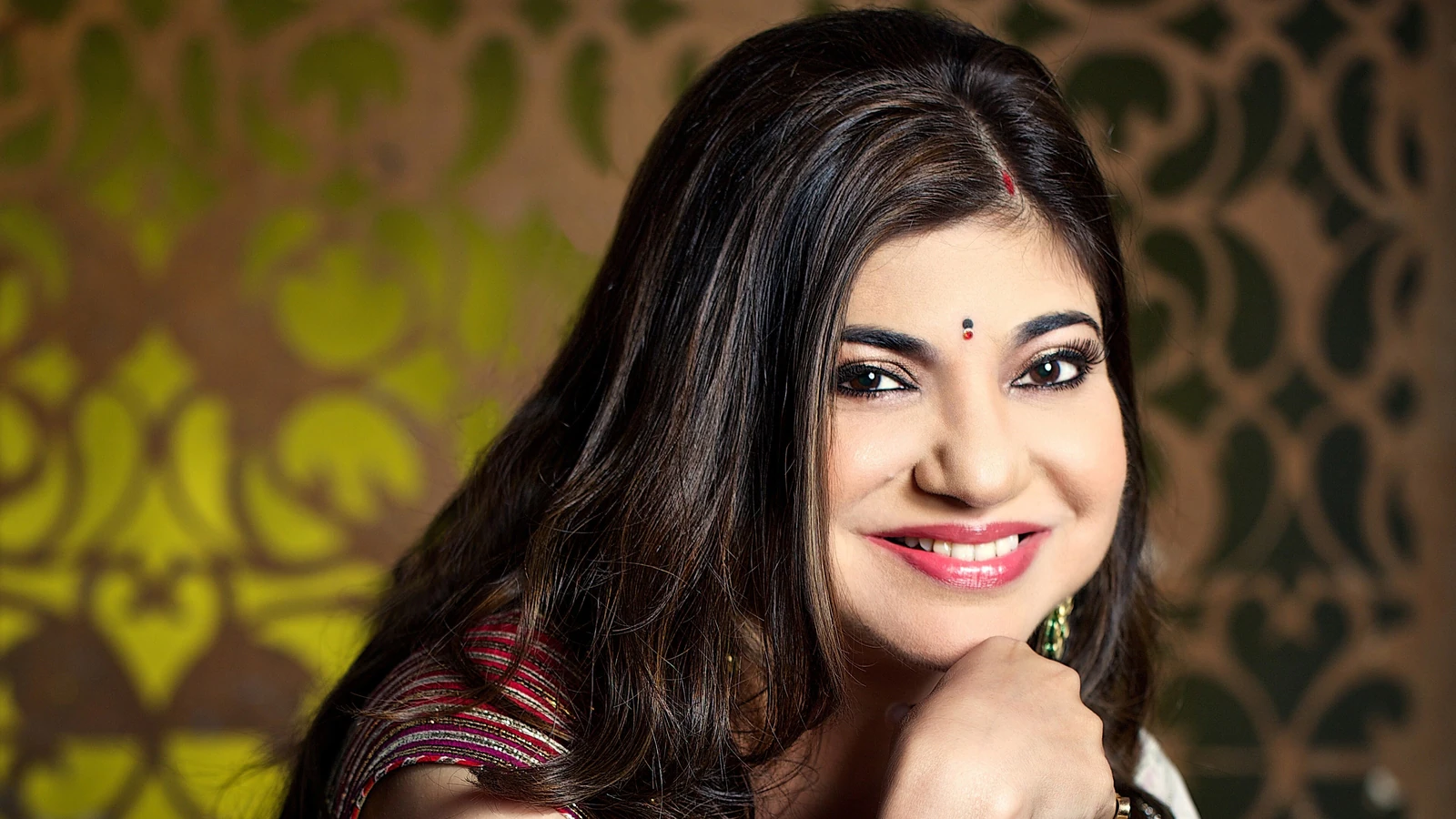 Alka Yagnik Biography: Life Story, Career, Family, Songs & Achievements