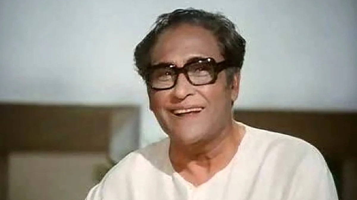 Ashok Kumar Biography: Life Story, Career, Family, Movies & Achievements