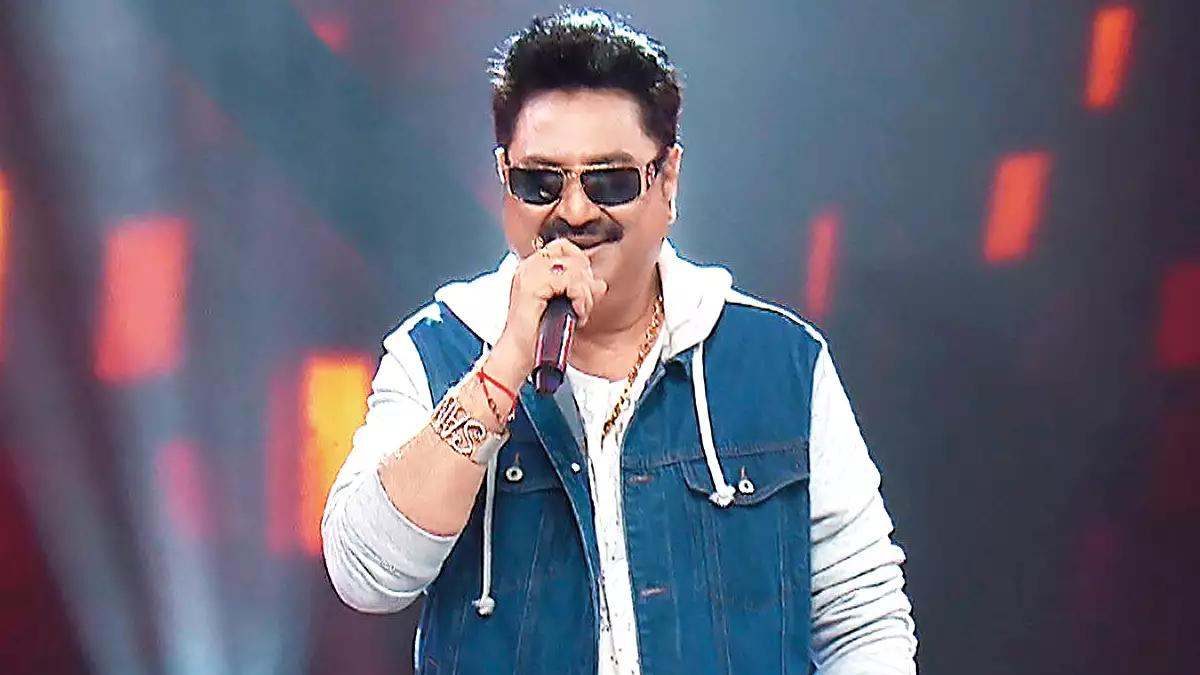 Kumar Sanu Biography: Life Story, Career, Family, Songs & Achievements